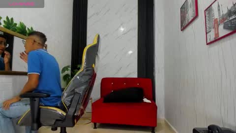 Snapshot of yeps_pluss chatting on 25, 10, 2025 M O R E N O online show from 25, 10, 2025