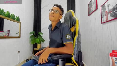 Snapshot of yeps_pluss chatting on 30, 10, 2025 M O R E N O online show from 30, 10, 2025