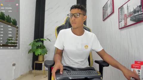 Snapshot of yeps_pluss chatting on 6, 11, 2025 M O R E N O online show from 6, 11, 2025