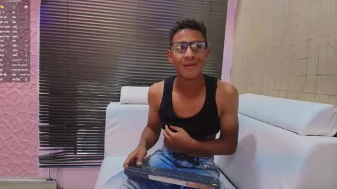 Snapshot of yeps_pluss chatting on 7, 11, 2025 M O R E N O online show from 7, 11, 2025