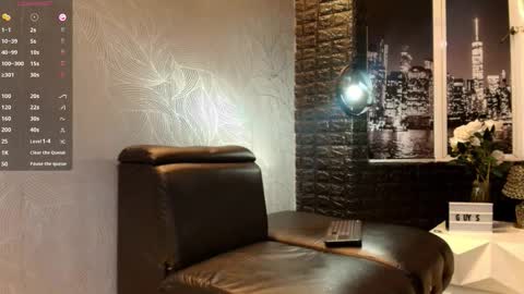 Snapshot of yeps_pluss chatting on 9, 11, 2025 M O R E N O online show from 9, 11, 2025