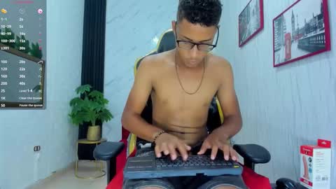 Snapshot of yeps_pluss chatting on 11, 11, 2025 M O R E N O online show from 11, 11, 2025