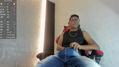 Snapshot of yeps_pluss chatting on 19, 11, 2025 M O R E N O online show from 19, 11, 2025