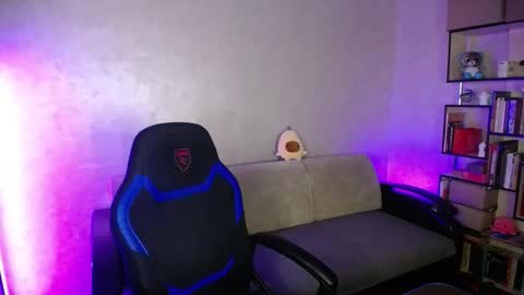 Snapshot of yes_cute_boy_ chatting on 5, 11, 2025 Eden online show from 5, 11, 2025