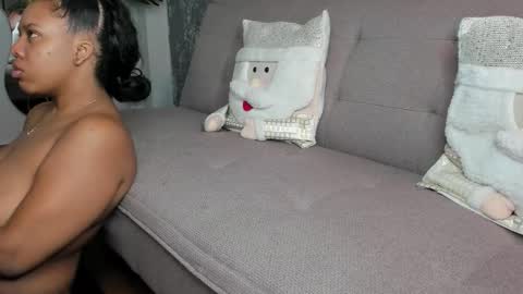 roxie reyes  online show from 4, 12, 2025