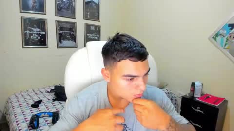 Snapshot of yker18 chatting on 12, 12, 2024 yker online show from 12, 12, 2024