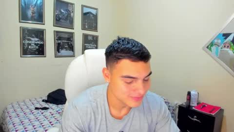 Snapshot of yker18 chatting on 12, 12, 2024 yker online show from 12, 12, 2024