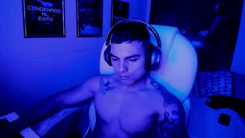 Snapshot of yker18 chatting on 13, 10, 2025 yker online show from 13, 10, 2025