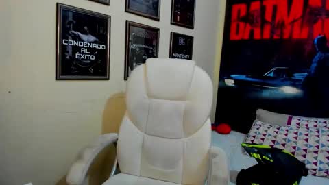 Snapshot of yker18 chatting on 14, 10, 2025 yker online show from 14, 10, 2025