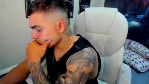 Snapshot of yker18 chatting on 18, 10, 2025 yker online show from 18, 10, 2025