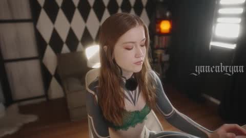 Snapshot of ynnenbrynn chatting on 13, 10, 2025 ynnenbrynn online show from 13, 10, 2025