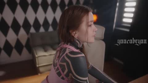 Snapshot of ynnenbrynn chatting on 17, 10, 2025 ynnenbrynn online show from 17, 10, 2025