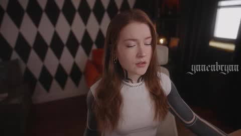 Snapshot of ynnenbrynn chatting on 12, 11, 2025 ynnenbrynn online show from 12, 11, 2025