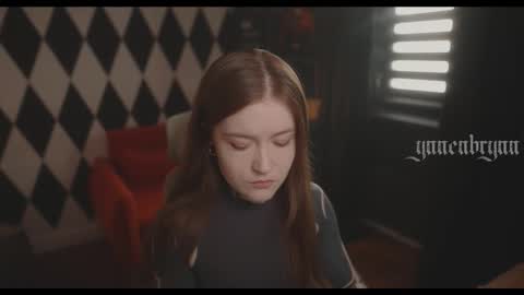 Snapshot of ynnenbrynn chatting on 24, 11, 2025 ynnenbrynn online show from 24, 11, 2025