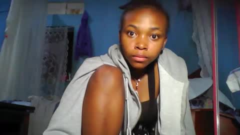 Snapshot of yolandrina90 chatting on 6, 10, 2025 yolandrina90 online show from 6, 10, 2025