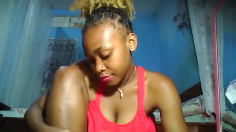 Snapshot of yolandrina90 chatting on 7, 10, 2025 yolandrina90 online show from 7, 10, 2025
