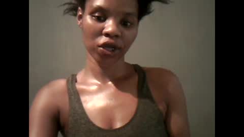 Snapshot of yoncexx25 chatting on 6, 1, 2025 amazingkellyxx online show from 6, 1, 2025