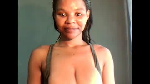 Snapshot of yoncexx25 chatting on 18, 1, 2025 amazingkellyxx online show from 18, 1, 2025