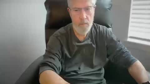 Snapshot of yougogirl_3 chatting on 10, 10, 2025 Colorado Guy Straight online show from 10, 10, 2025