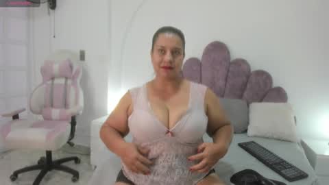 Snapshot of your_lady_milf chatting on 4, 2, 2025 your_lady_milf online show from 4, 2, 2025