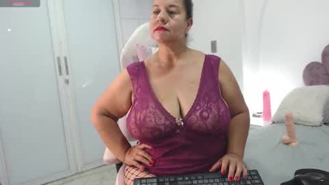 Snapshot of your_lady_milf chatting on 6, 2, 2025 your_lady_milf online show from 6, 2, 2025