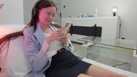 Snapshot of your_librarian chatting on 25, 11, 2025 Your Librarian online show from 25, 11, 2025