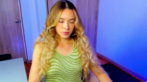 Snapshot of your_little_ chatting on 4, 12, 2024 your_little_ online show from 4, 12, 2024