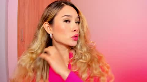 Snapshot of your_little_ chatting on 6, 1, 2025 your_little_ online show from 6, 1, 2025