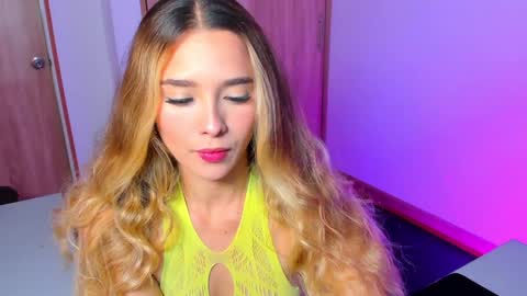 Snapshot of your_little_ chatting on 8, 1, 2025 your_little_ online show from 8, 1, 2025