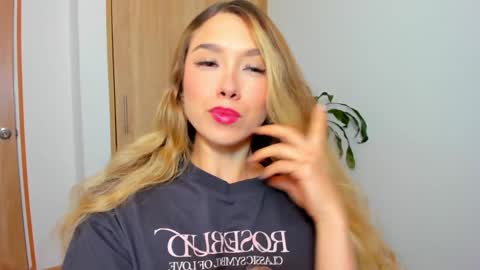 Snapshot of your_little_ chatting on 22, 1, 2025 your_little_ online show from 22, 1, 2025