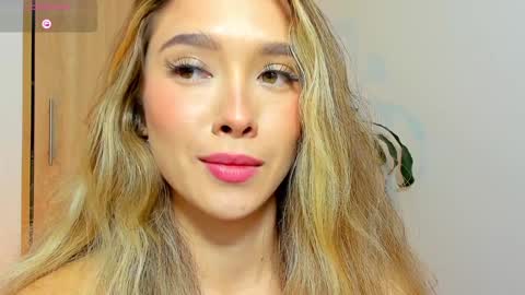 Snapshot of your_little_ chatting on 1, 2, 2025 your_little_ online show from 1, 2, 2025