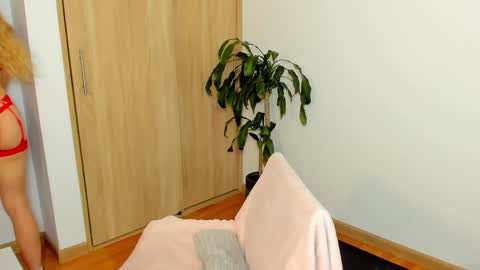 Snapshot of your_little_ chatting on 14, 2, 2025 your_little_ online show from 14, 2, 2025