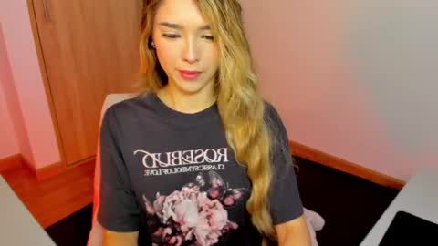 Snapshot of your_little_ chatting on 17, 2, 2025 your_little_ online show from 17, 2, 2025