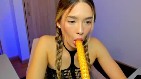 Snapshot of your_little_ chatting on 19, 2, 2025 your_little_ online show from 19, 2, 2025