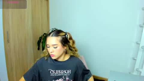 Snapshot of your_little_ chatting on 5, 3, 2025 your_little_ online show from 5, 3, 2025