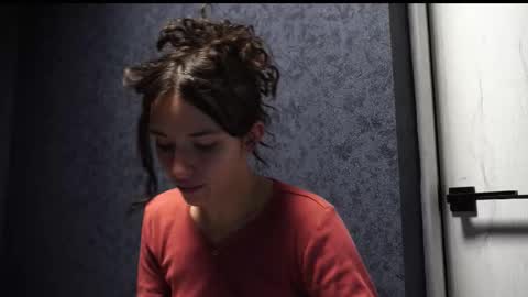 Snapshot of your_little_flexible_girl chatting on 28, 10, 2025 Meri online show from 28, 10, 2025