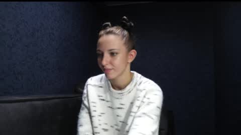 Snapshot of your_little_flexible_girl chatting on 14, 11, 2025 Meri online show from 14, 11, 2025