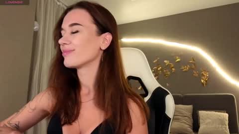 Jessica Loyd online show from 27, 11, 2025