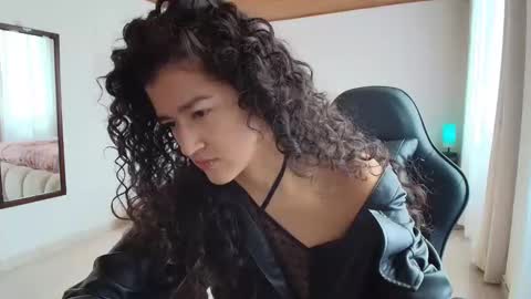 Snapshot of yourdreamgirl2025 chatting on 6, 11, 2025 yourdreamgirl2025 online show from 6, 11, 2025