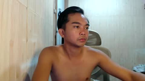 Snapshot of yourfantasyboyjr chatting on 17, 11, 2025 i am your dream boy JR online show from 17, 11, 2025