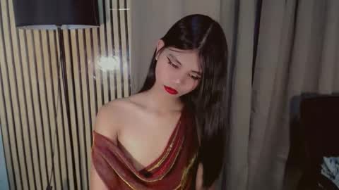 Snapshot of yourfavoratevivian chatting on 21, 11, 2025 Vivian online show from 21, 11, 2025