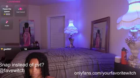 Snapshot of yourfavoritewitch chatting on 12, 9, 2025 Naava online show from 12, 9, 2025