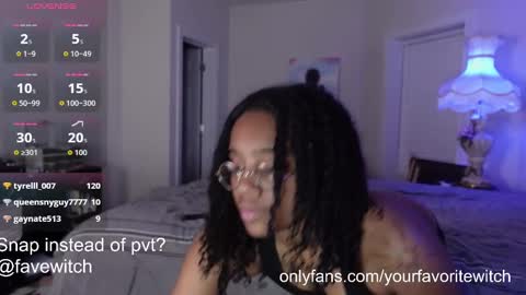 Snapshot of yourfavoritewitch chatting on 23, 9, 2025 Naava online show from 23, 9, 2025