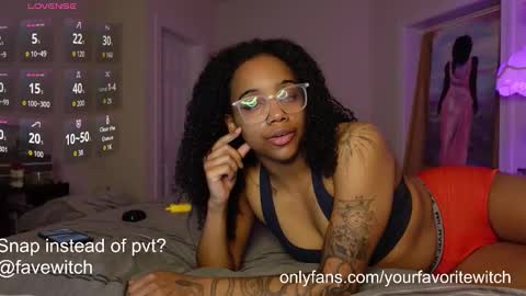 Snapshot of yourfavoritewitch chatting on 19, 3, 2026 Naava online show from 19, 3, 2026