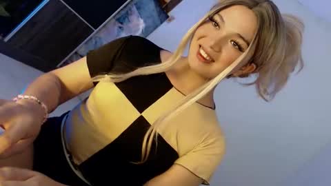 Snapshot of yourlovingpearl chatting on 12, 9, 2025 PEARL online show from 12, 9, 2025