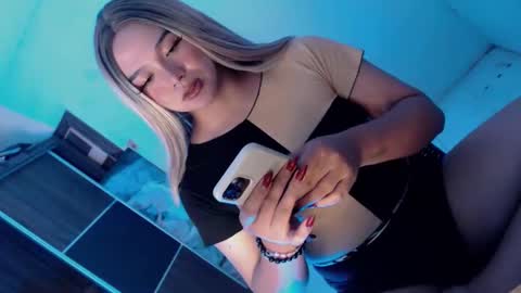 Snapshot of yourlovingpearl chatting on 23, 9, 2025 PEARL online show from 23, 9, 2025