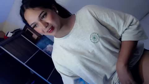 Snapshot of yourlovingpearl chatting on 27, 9, 2025 PEARL online show from 27, 9, 2025