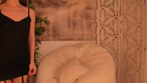 Snapshot of yourmidnightcoffee chatting on 17, 2, 2025 Sarah online show from 17, 2, 2025