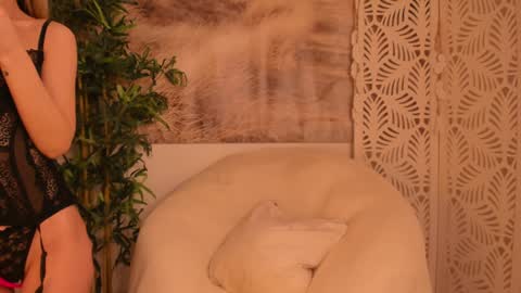 Snapshot of yourmidnightcoffee chatting on 7, 3, 2025 Sarah online show from 7, 3, 2025