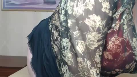 Snapshot of yourmilf4love chatting on 14, 10, 2025 lANA online show from 14, 10, 2025